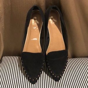 Pointed toe suede flats